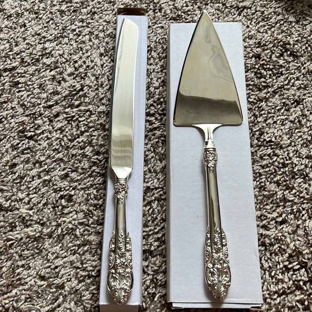 Godinger 20th Century baroque silver plated knife and server set, used once.